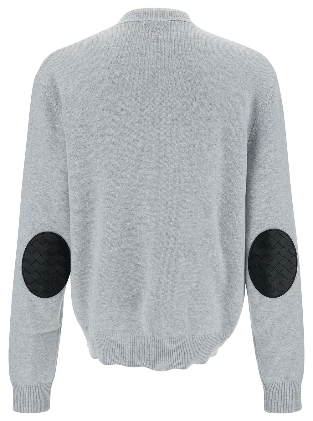 Bottega Veneta Pullover con Toppa Intreccio in Cashmere Grigio Uomo, view 2
