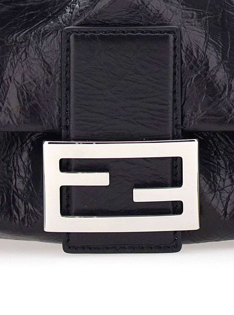 Fendi Borsa a Spalla 'Baguette' con Placca FF sul Fronte e Tracolla Regolabile e Removibile in Pelle Nera Donna, view 5