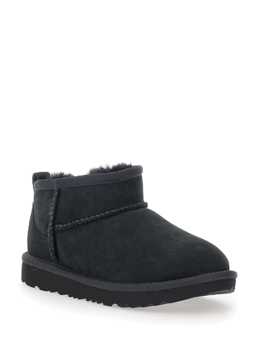 Ugg kids Stivaletti UGG 'Ultra Mini' in Camoscio Neri con cuciture tono su tono e suola piatta in gomma, Nero, bambina, view 2