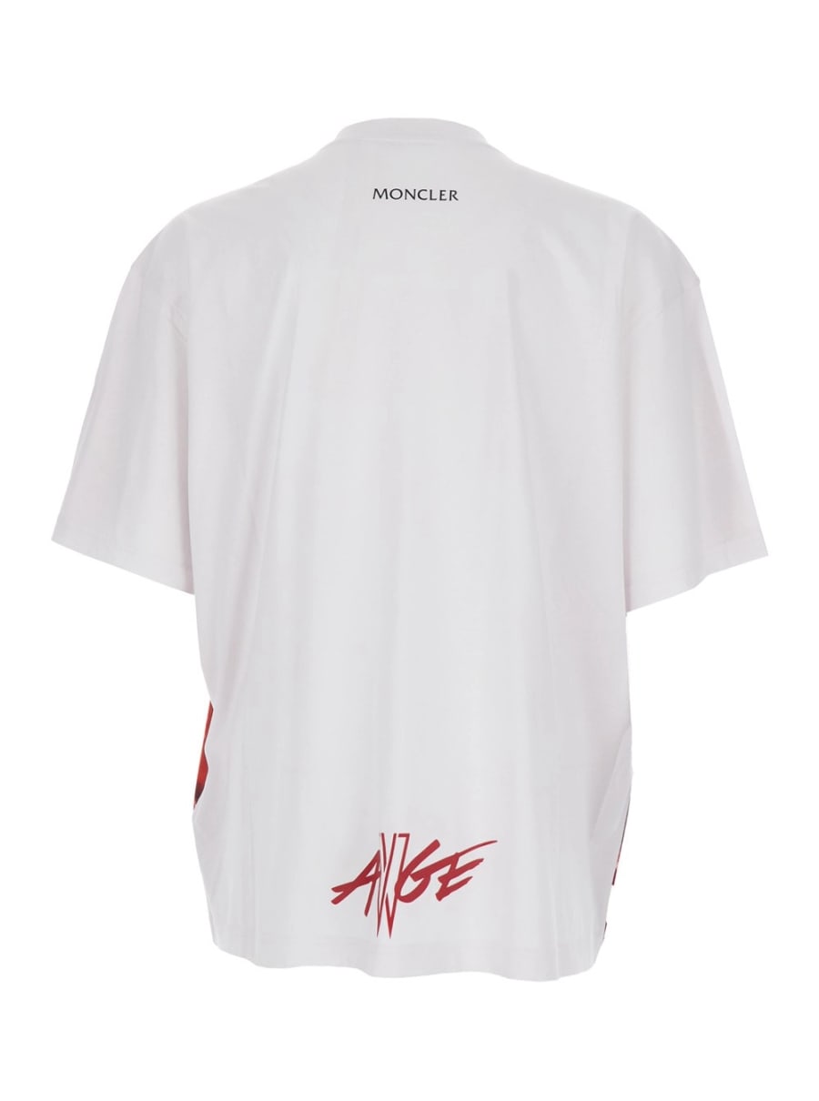 Moncler genius T-Shirt Girocollo con Stampa Grafica Effetto Trapuntato sul Fronte e Logo Lettering sul Retro in Cotone Rossa Uomo, view 2