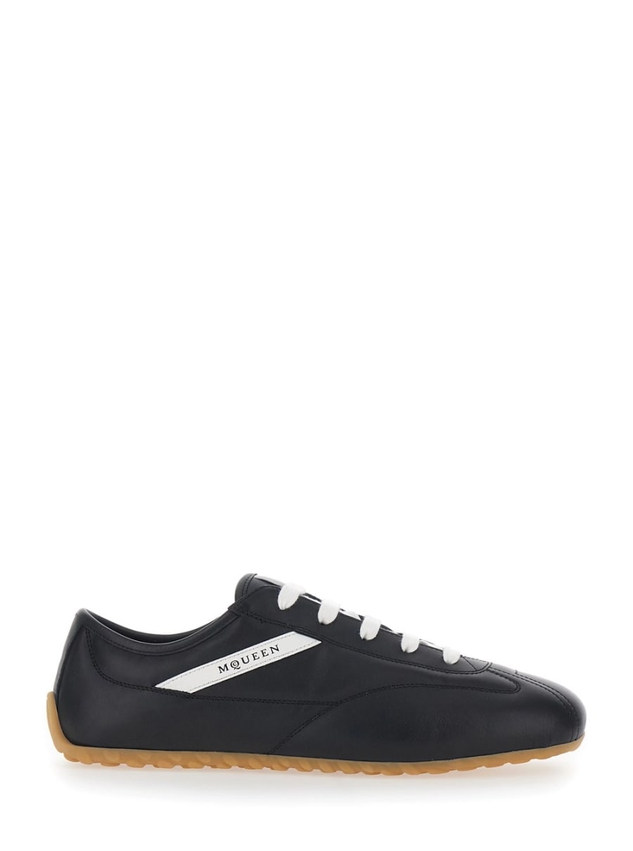 Alexander McQueen Sneakers con dettagli a contrasto e logo lettering sul lato in pelle nere uomo