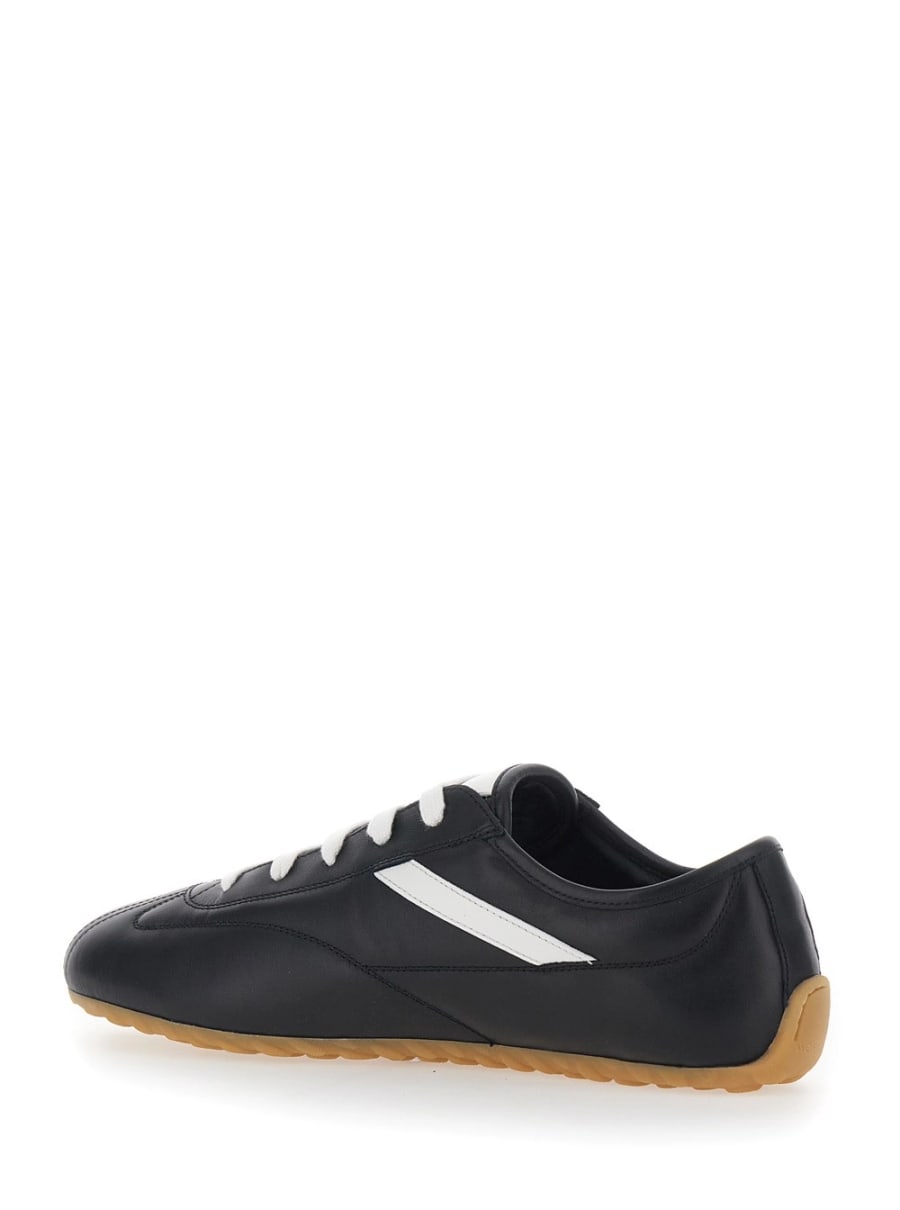 Alexander McQueen Sneakers con dettagli a contrasto e logo lettering sul lato in pelle nere uomo, view 3