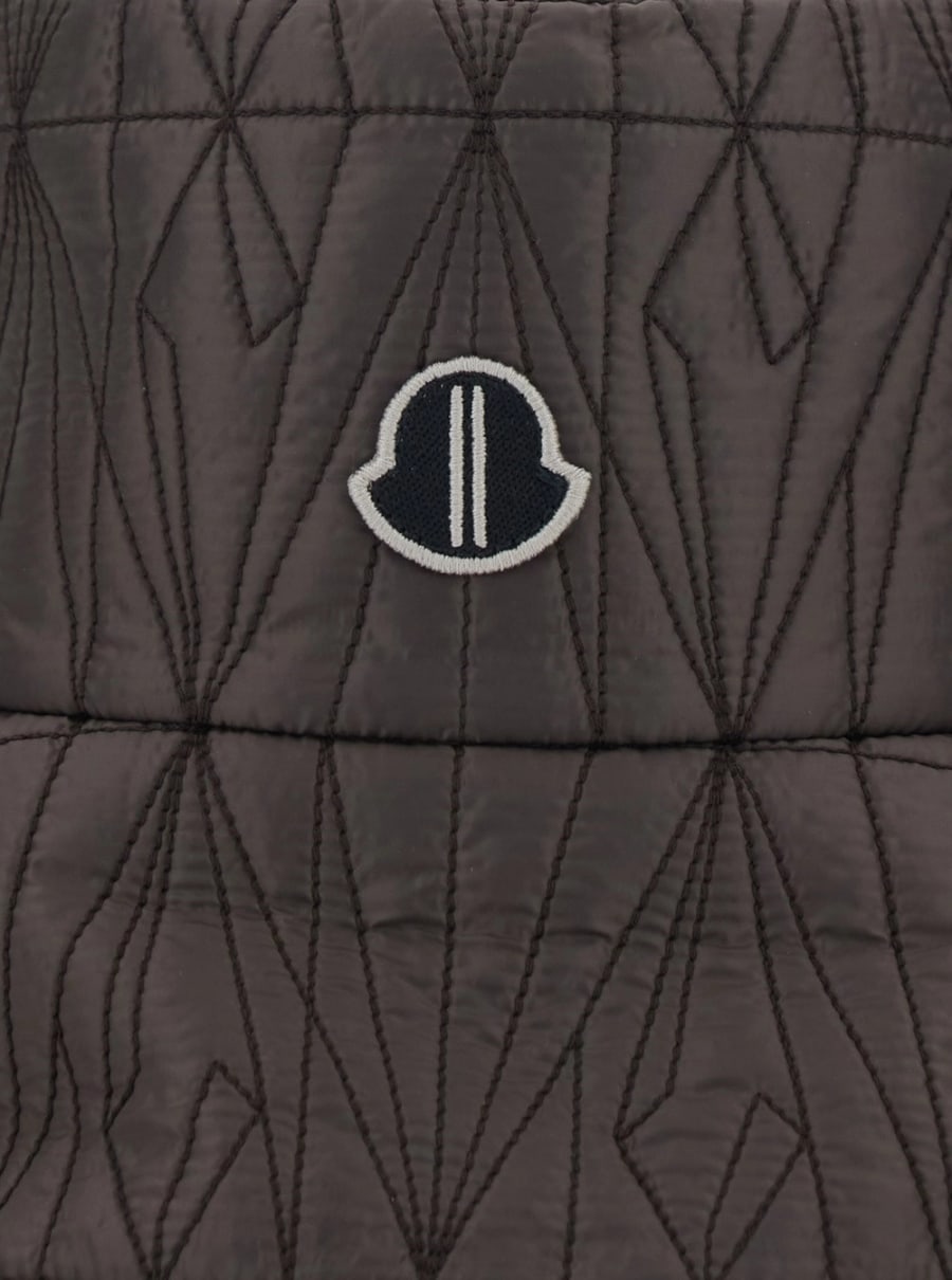Rick owens x moncler Cappello da Pescatore 'Rick Owens X Moncler' con Patch Logo sul Fronte e Ricamo Logo All-Over in Tessuto Tecnico Marrone Unisex, view 3