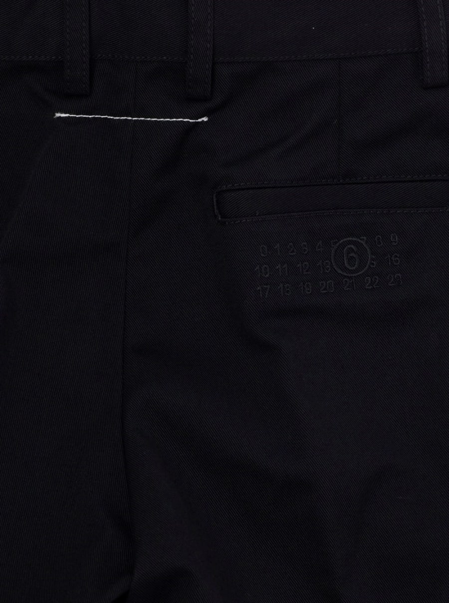 Mm6 maison margiela kids Pantaloni con passanti per cintura e patch logo sul retro in misto cotone neri bambino, view 3