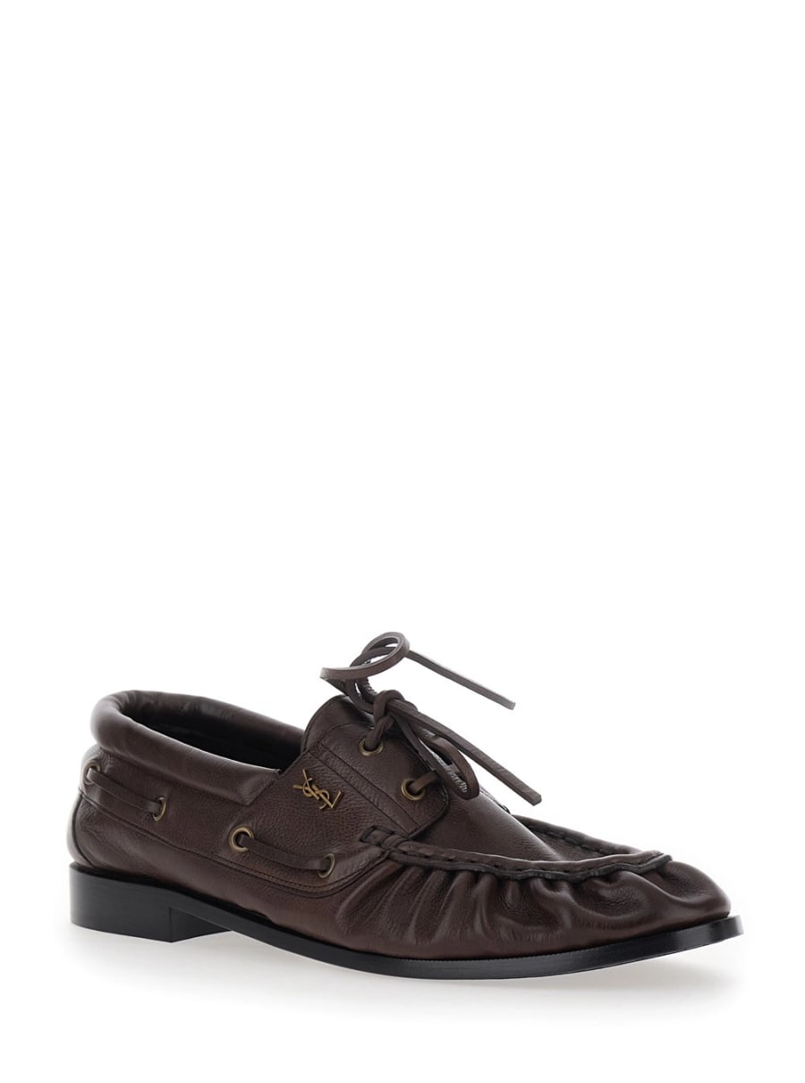 Saint Laurent Mocassini da barca 'Le Loafer Bateau' con Punta Moc Cucita a Mano e Placca Cassandre in Pelle martellata marroni uomo, view 2