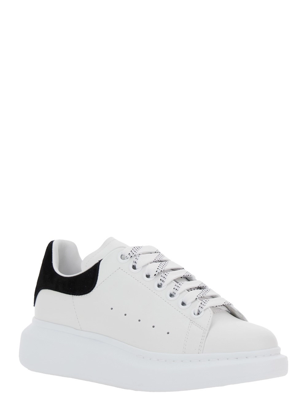 Alexander McQueen Sneaker Low Top 'Alexander McQueen' con Logo Lettering sulla Linguetta e Tallone a Contrasto in Pelle Bianca e Nera Donna, view 2