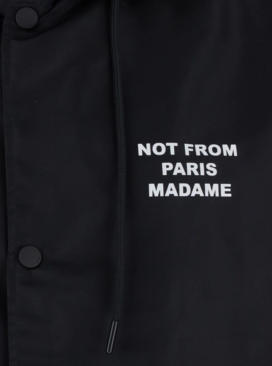 Drôle de monsieur Parka 'La Parka Slogan' con Cappuccio con Coulisse e Stampa Logo su Fronte e Retro in Tessuto Tecnico Nero Uomo, view 3