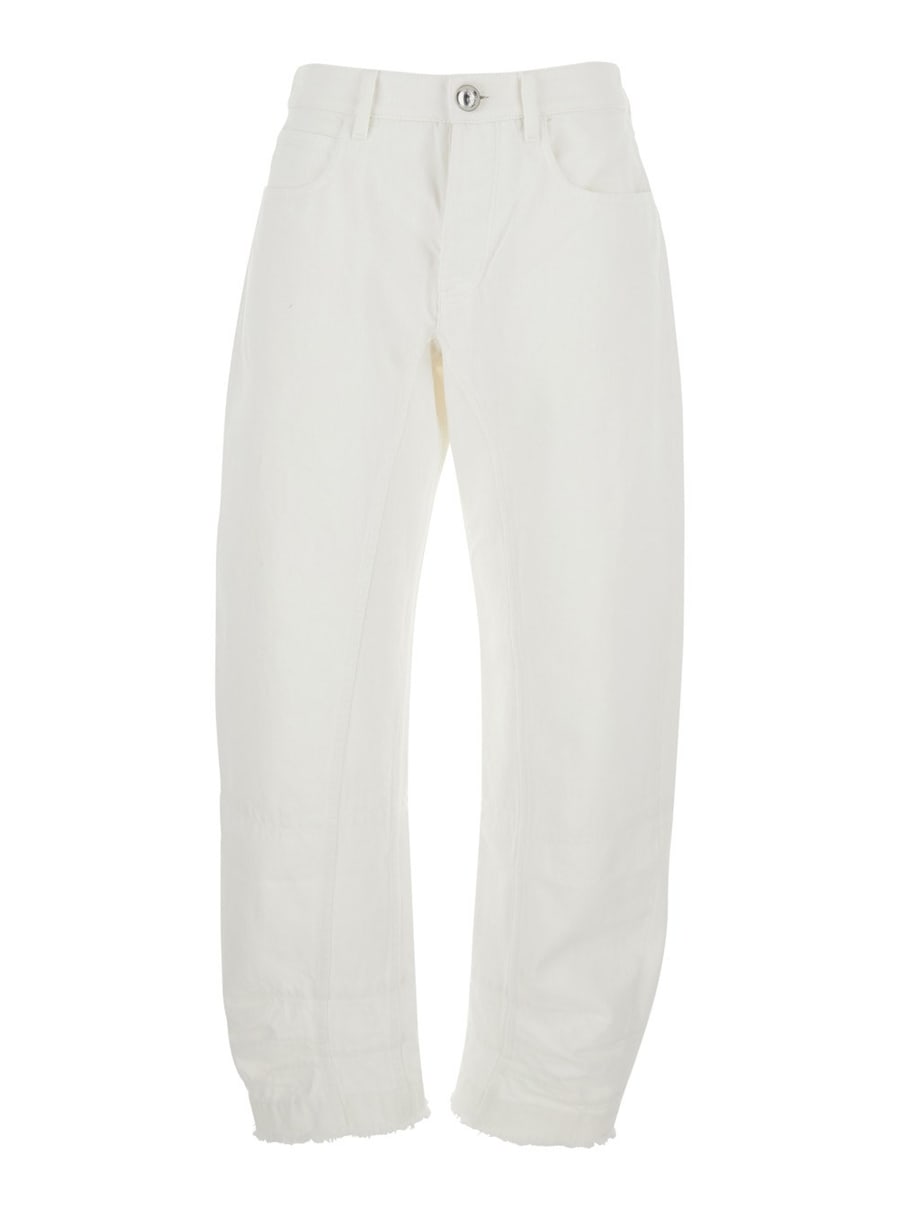 Jil Sander Jeans con Patch Logo sul Retro e Orlo Sfrangiato in Denim Bianco Donna
