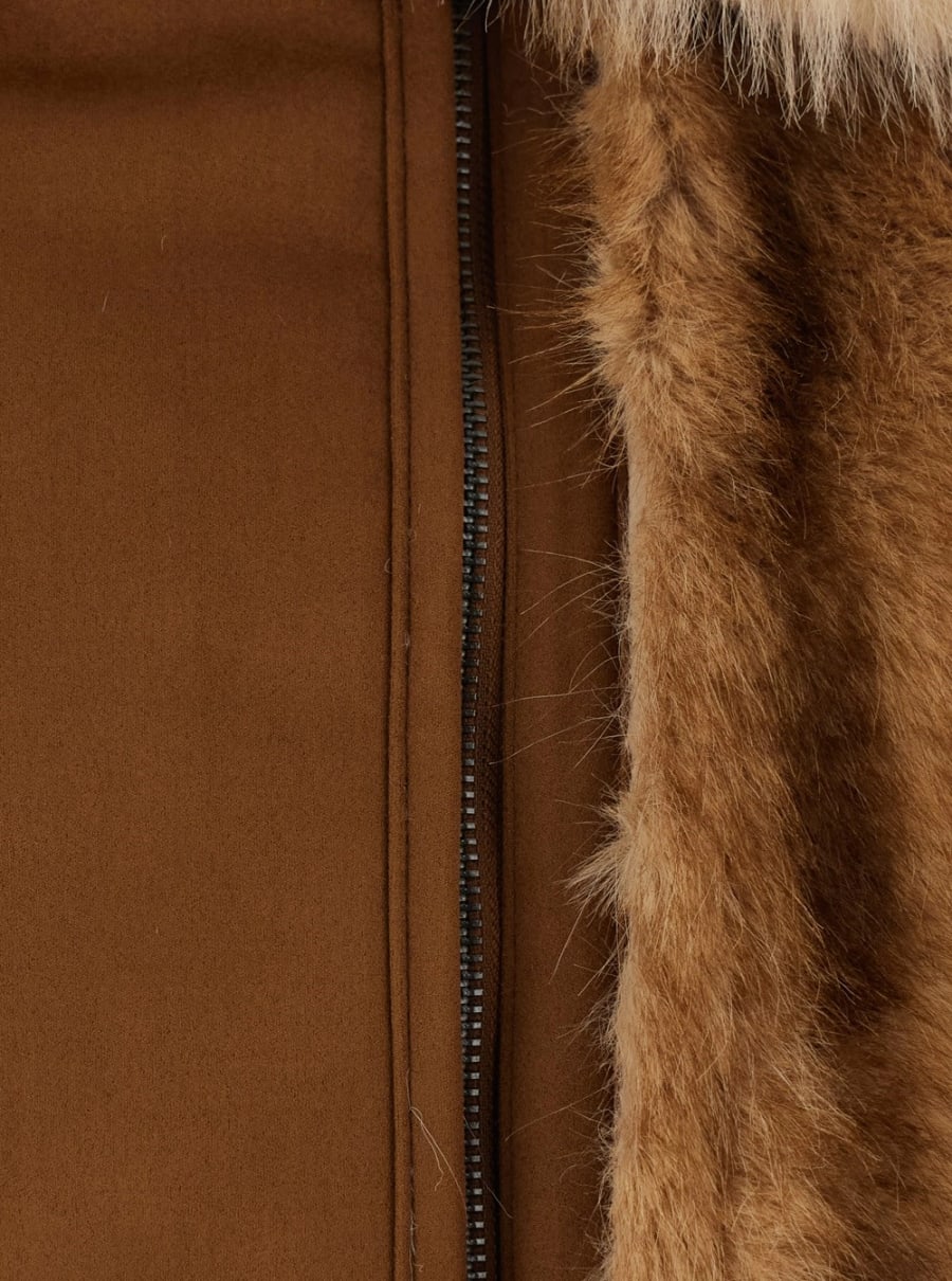 Urbancode Giubbotto montone con colletto ampio e chiusura con zip in eco pelliccia Beige per donna, view 3