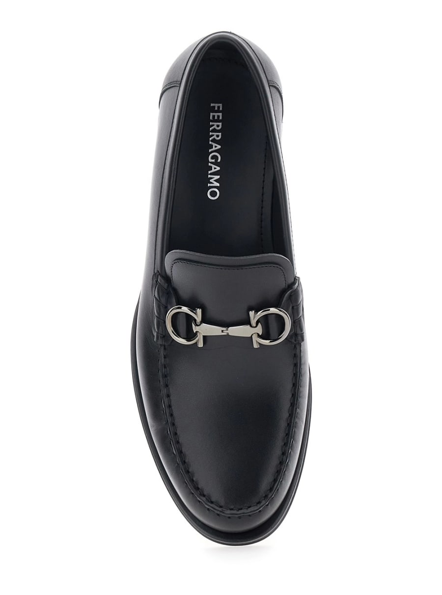 Ferragamo Mocassini con Dettaglio Gancini Metallico sul Fronte in Pelle Neri Uomo, view 4
