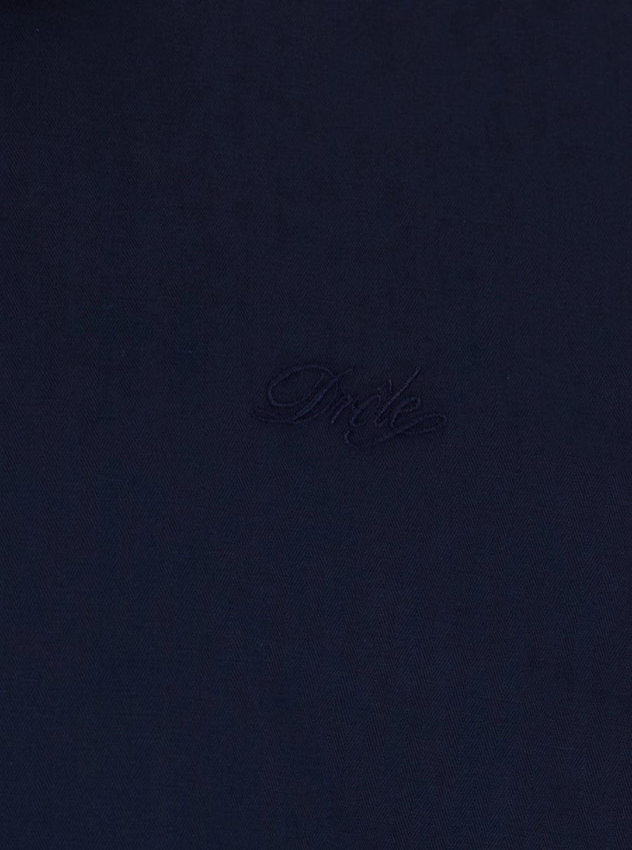 Drôle de monsieur Giubbotto 'Le Blouson Drôle' con Colletto Classico a Coste e Ricamo Logo Lettering Tono su Tono in Cotone Stretch Blu Uomo, view 3