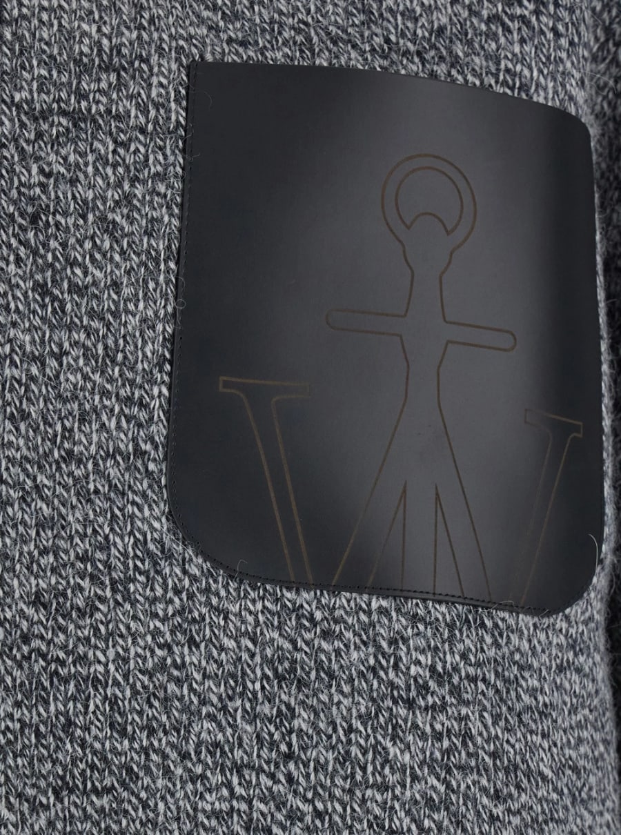 JW Anderson Maglione a Collo Alto con Una Tasca Applicata in Pelle sul Fronte in Misto Lana Grigio Uomo, view 3