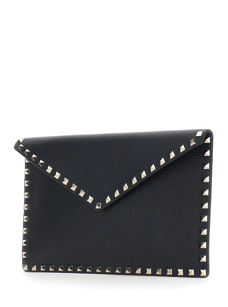 Valentino Garavani Clutch con design a busta e decorazione Rockstud in pelle nera donna, view 2
