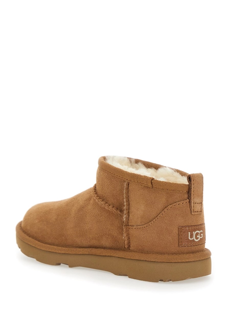 Ugg kids Stivali CLASSIC ULTRA MINI con fodera in morbido tessuto e suola in gomma color marrone per bambina, view 3