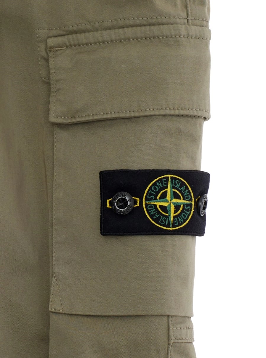 Stone island kids Pantaloni con due tasche cargo sul fronte e patch logo sul fronte in tessuto tecnico beige bambino, view 3
