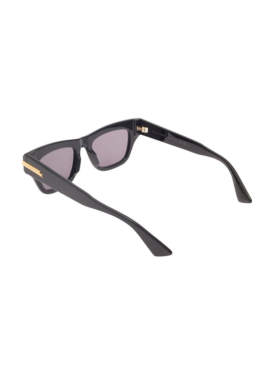 Bottega Veneta Occhiali da Sole Rettagolari 'BV1122S' con Dettaglio Dorato in Acetato Nero Donna, view 2
