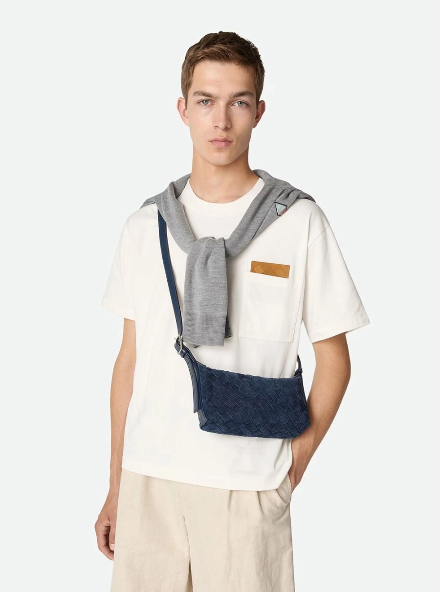 Bottega Veneta Borsa a Tracolla con Tracolla Regolabile e Motivo Intrecciato in Pelle Scamosciata Blu Uomo, view 5