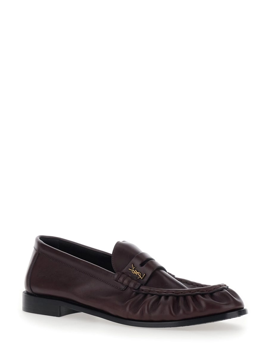 Saint Laurent Mocassini 'Le Loafer' con Punta Moc Cucita a Mano e Placca Cassandre in Pelle liscia bordeaux uomo, view 2