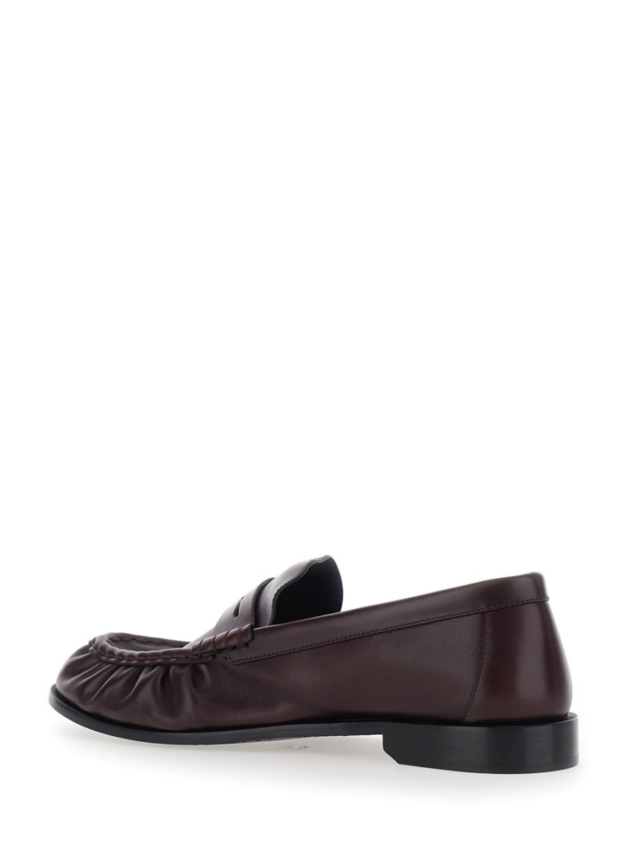 Saint Laurent Mocassini 'Le Loafer' con Punta Moc Cucita a Mano e Placca Cassandre in Pelle liscia bordeaux uomo, view 3