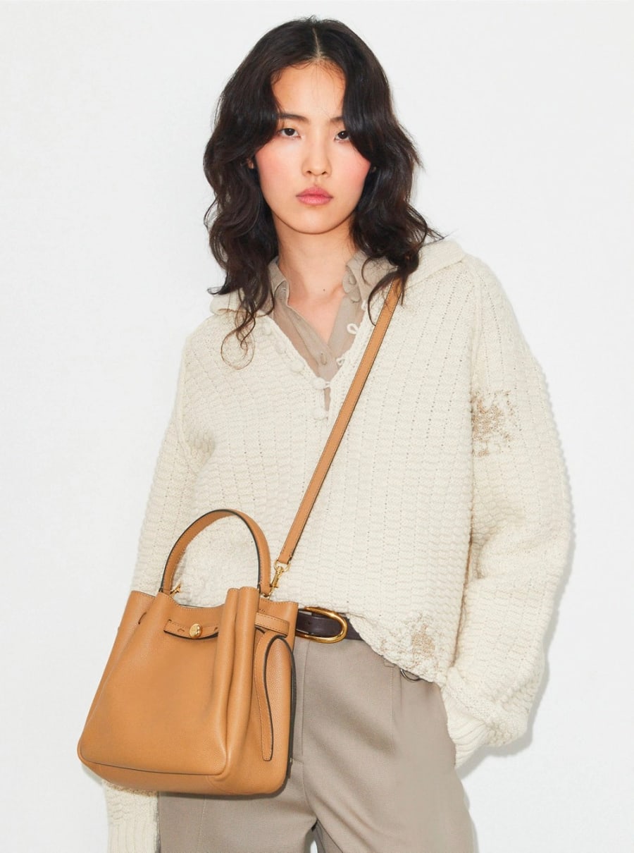 Tory Burch Borsa a Secchiello 'Romy' con Tracolla Regolabile e Placca Logo sul Fronte in Pelle Martellata Beige Donna, view 6