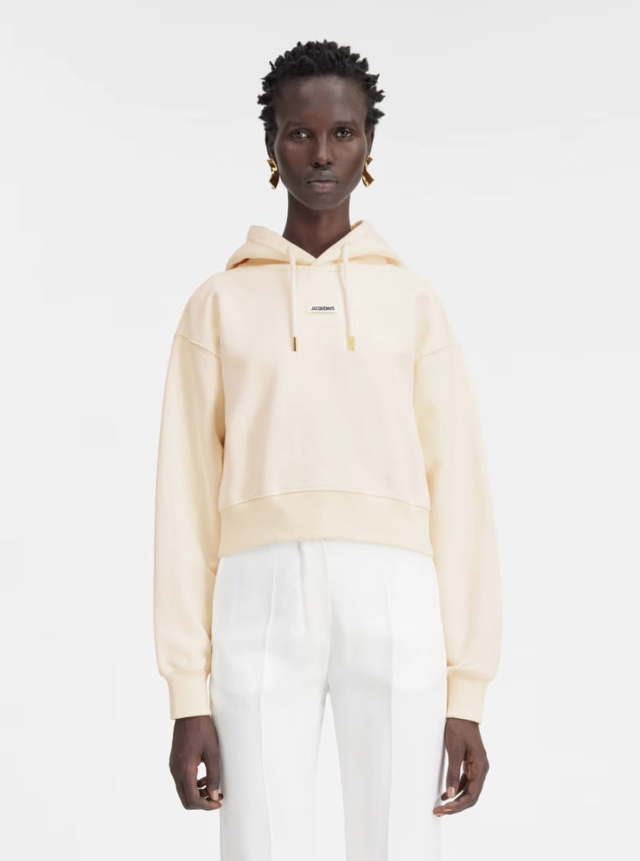 Jacquemus Felpa Crop  'Le Hoodie Gros Grain' con Cappuccio con Coulisse e Patch Logo sul Fronte in Cotone Beige Donna, view 4