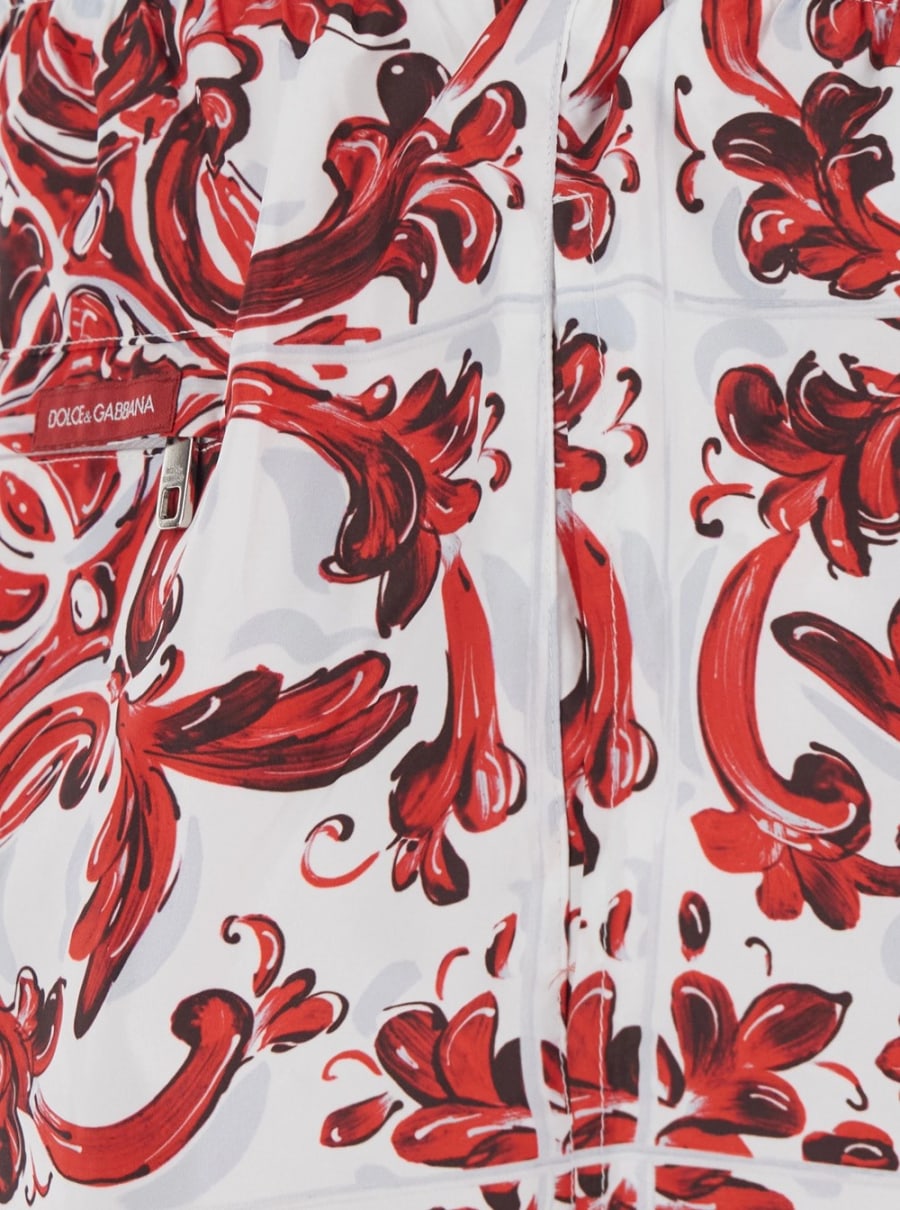 Dolce & Gabbana Costume da Bagno con Vita Elasticizzata con Coulisse e Stampa Maiolica All-Over in Tessuto Tecnico Bordeaux Uomo, view 3
