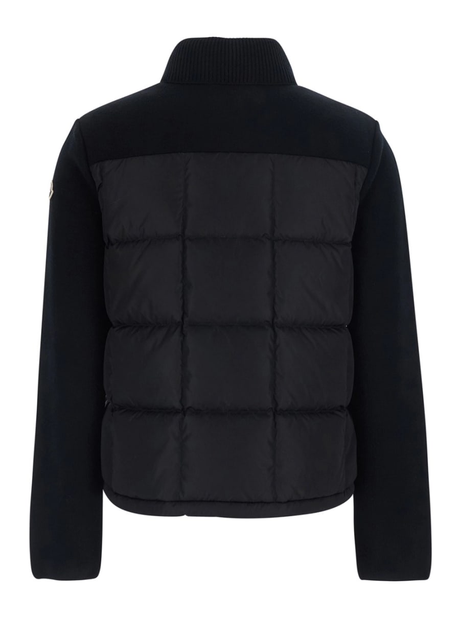 Moncler Cardigan a collo alto con tasche applicate sul fronte e patch logo sulla manica in tessuto tecnico nero donna, view 2