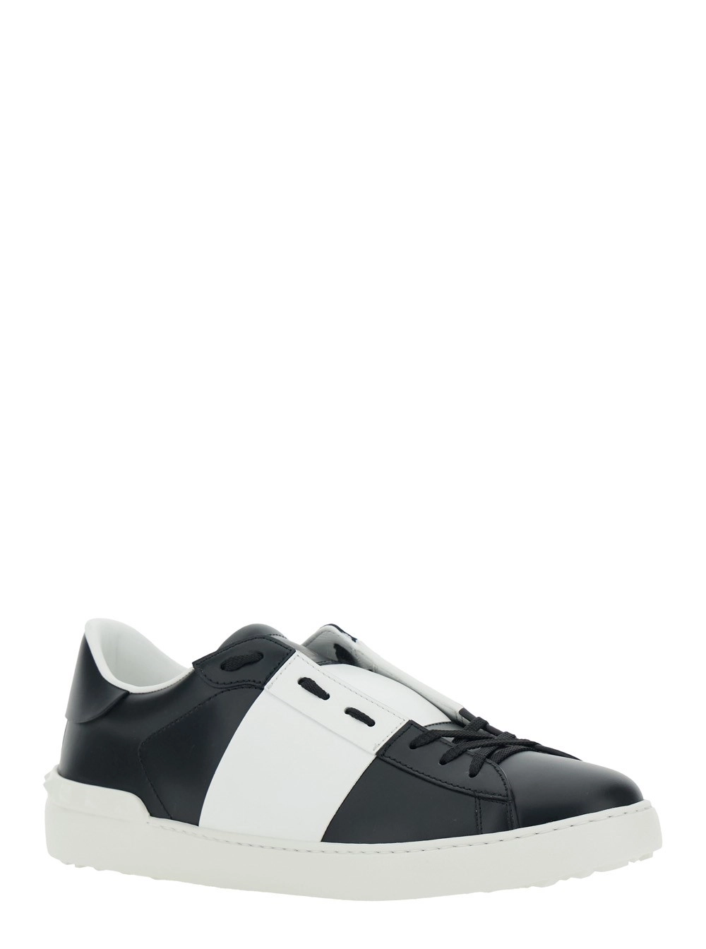 Valentino Garavani Sneaker Low Top 'Open' con Patch Logo sulla Linguetta in Pelle Bianche e Nere Uomo, view 2