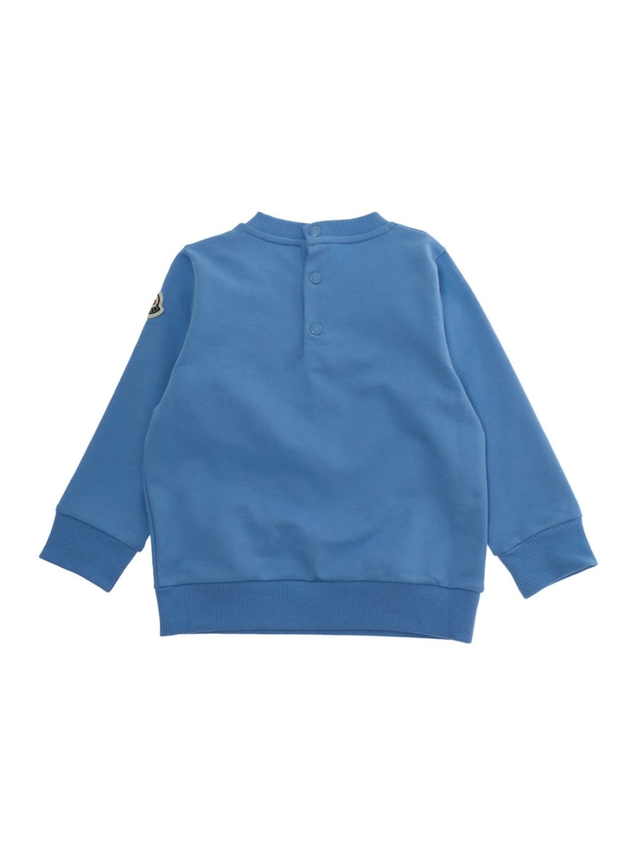 Moncler kids Felpa girocollo con patch logo sulla manica e maxi logo lettering sul fronte in cotone azzurra baby, view 2