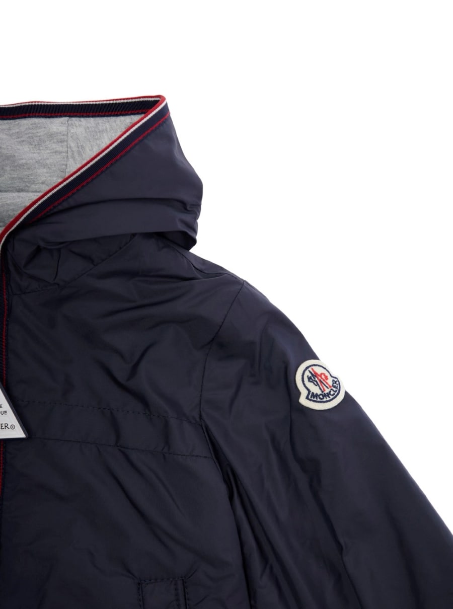 Moncler kids Giubbotto 'Anton' con Cappuccio e Patch Logo sulla Manica in Tessuto Tecnico Blu Baby, view 3