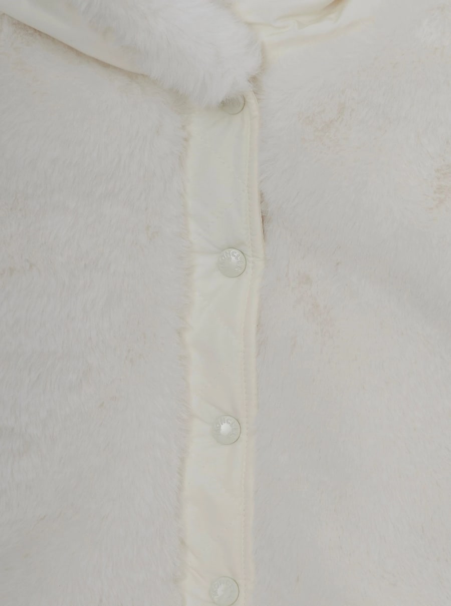 Moncler kids Piumino 'Viona' con cappuccio e chiusura nascosta sul fronte in ecopelliccia bianco baby, view 3