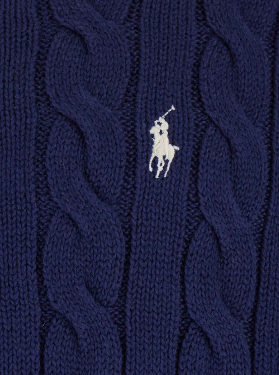 Polo Ralph Lauren Maglione Girocollo con Lavorazione a Treccia e Ricamo Cavallino sul Fronte in Cotone Blu Uomo, view 3