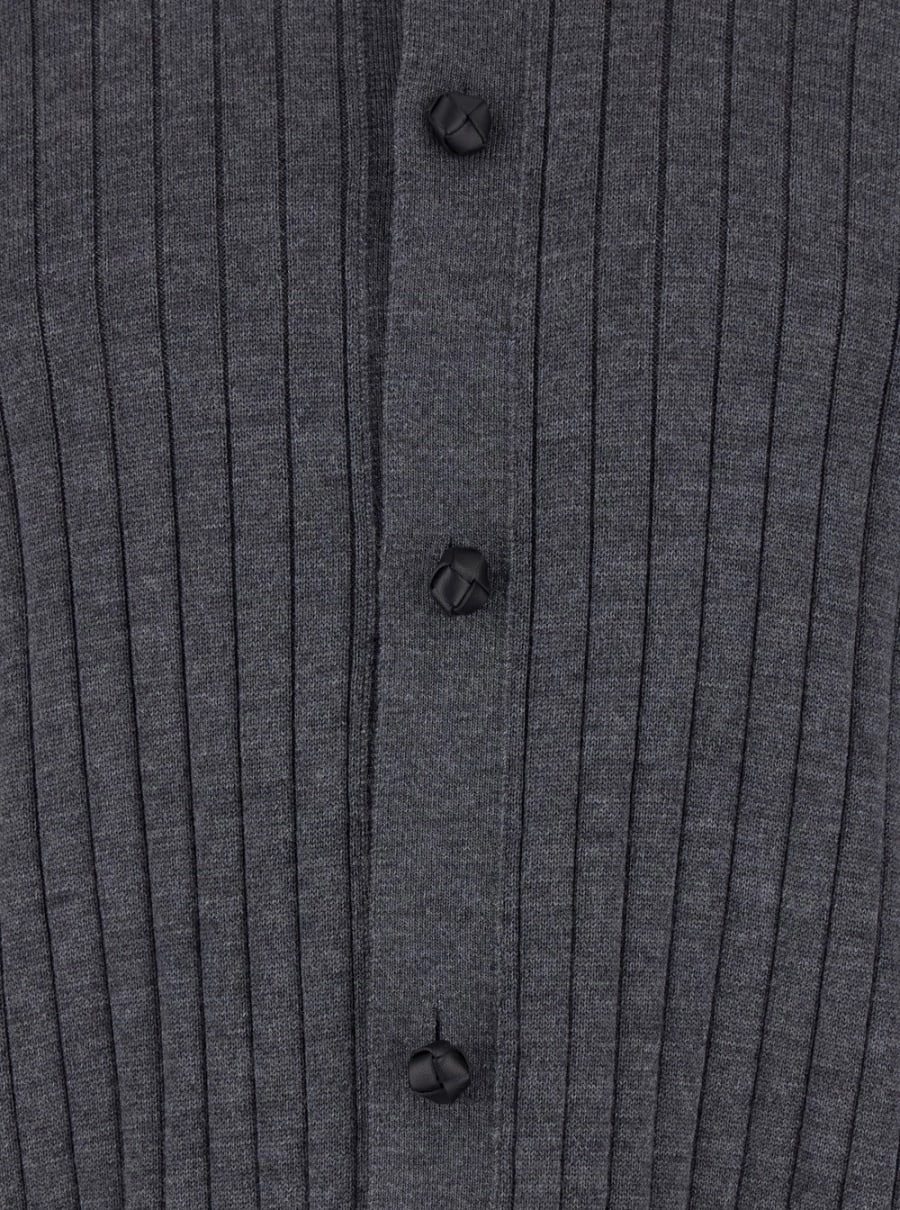 Bottega Veneta Cardigan Girocollo con Chiusura con Bottoni sul Fronte e Lavorazione a Coste in L;ana Grigio Uomo, view 3