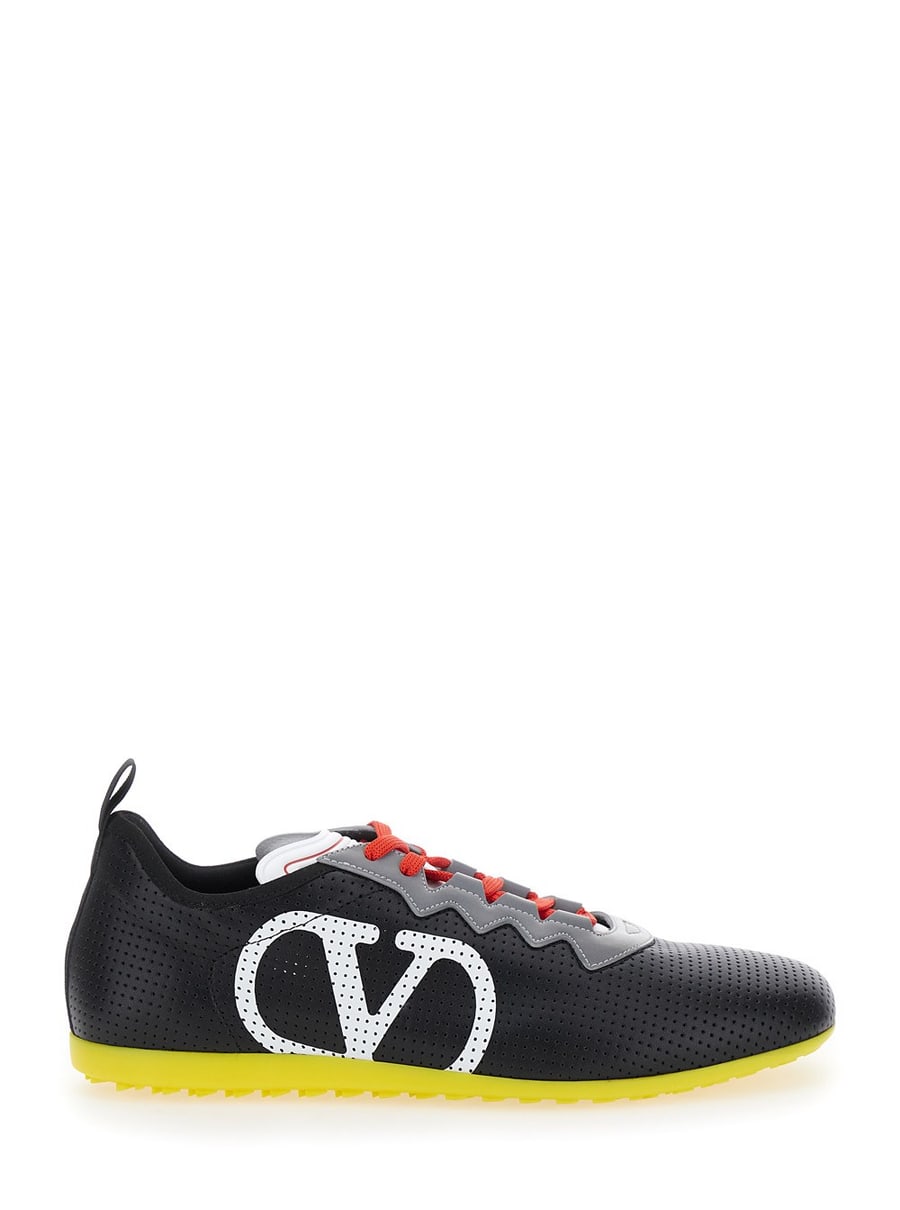 Valentino Garavani Sneaker Low Top con Punta Asimmetrica e Dettaglio VLogo sul Lato in Tessuto Tecnico NeraUomo