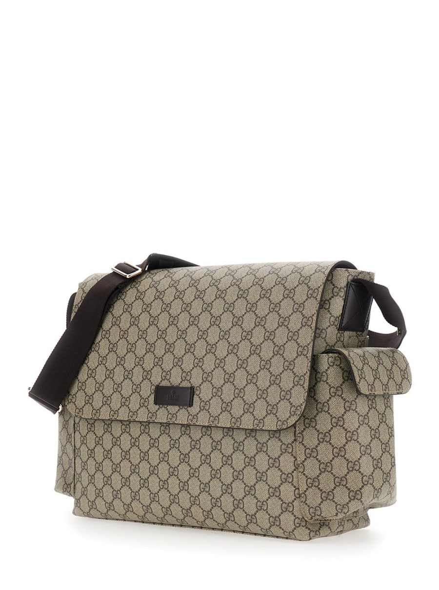 Gucci kids Borsa a tracolla fasciatoio con tracolla regolabile e chiusura con patta sul fronte in tela GG Supreme beige baby, view 2