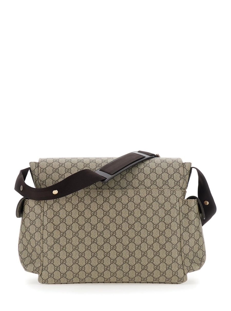 Gucci kids Borsa a tracolla fasciatoio con tracolla regolabile e chiusura con patta sul fronte in tela GG Supreme beige baby, view 4