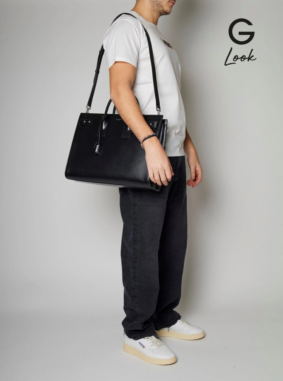 Saint Laurent Borsa a Mano con Tracolla Regolabile e Removibile in Pelle Nera Uomo, view 7