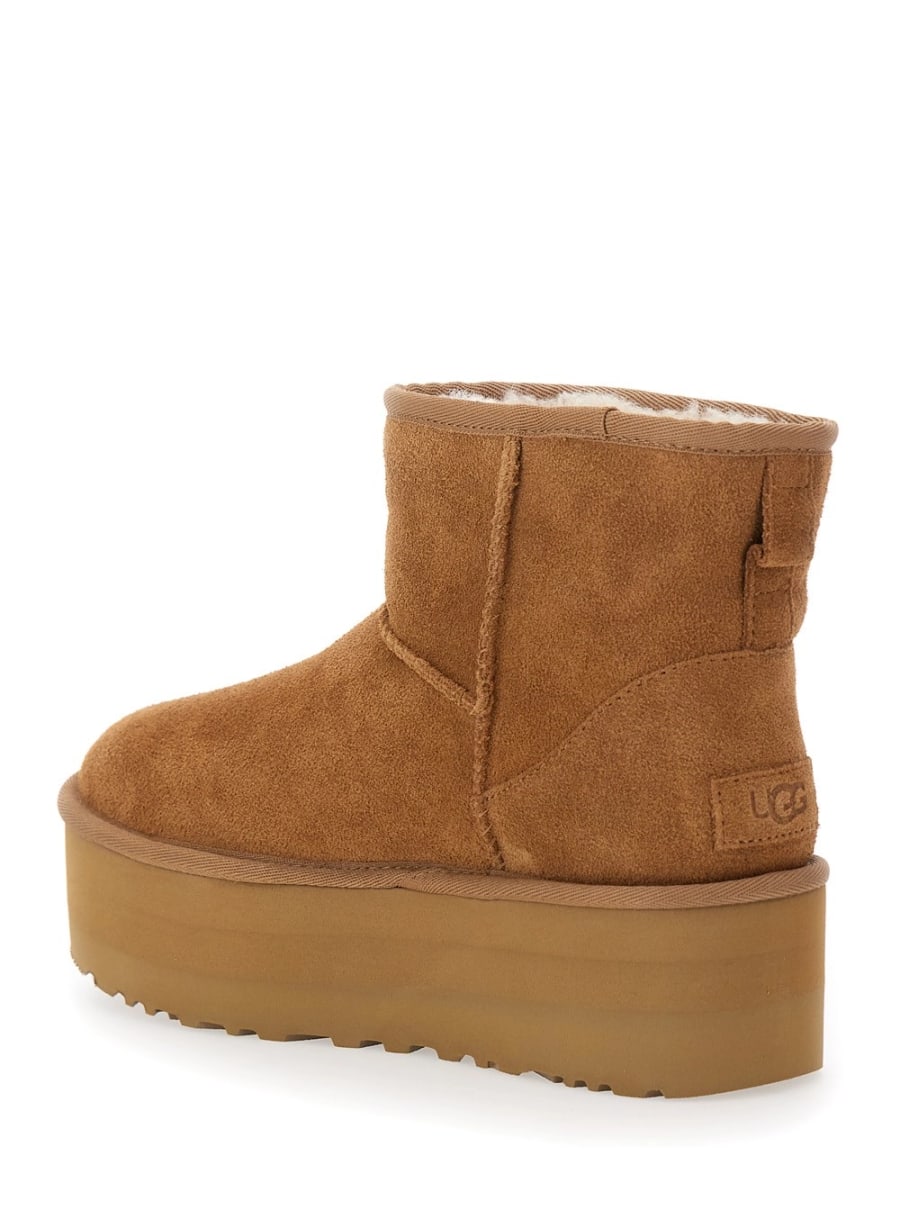 UGG Stivaletti alla Caviglia 'Classic Mini Platform' con Plarform Oversize in Pelle Scamosciata Marroni Donna, view 3