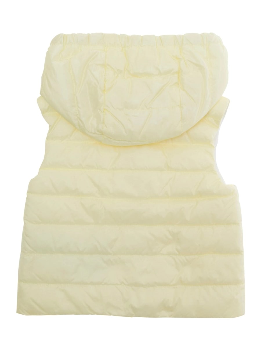 Moncler kids Piumino 'Lia' Smanicato con Patch Logo sul Fronte in Tessuto Tecnico Giallo Baby, view 2