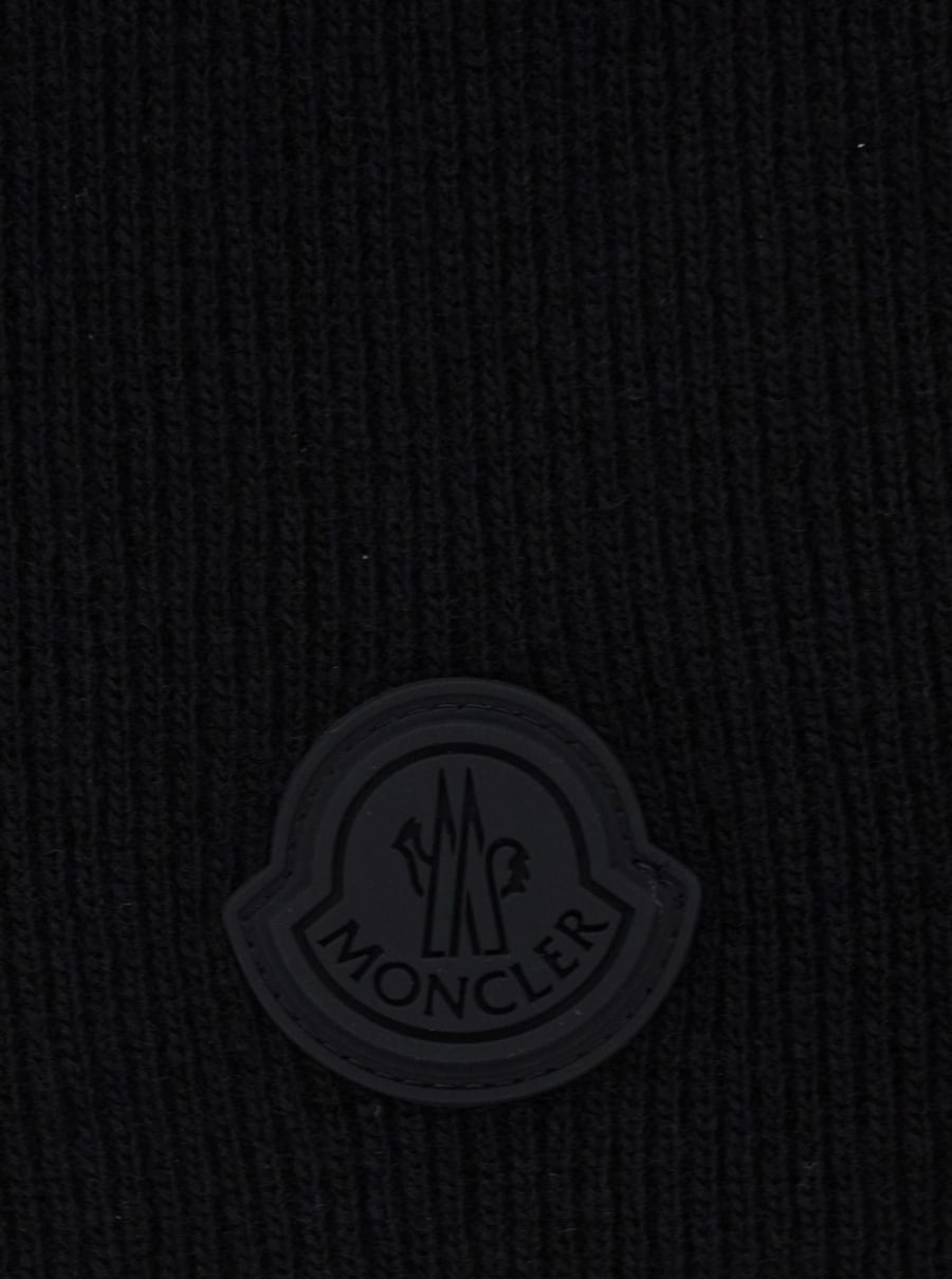 Moncler Sciarpa con patch logo sul fronte in lana nera uomo, view 3