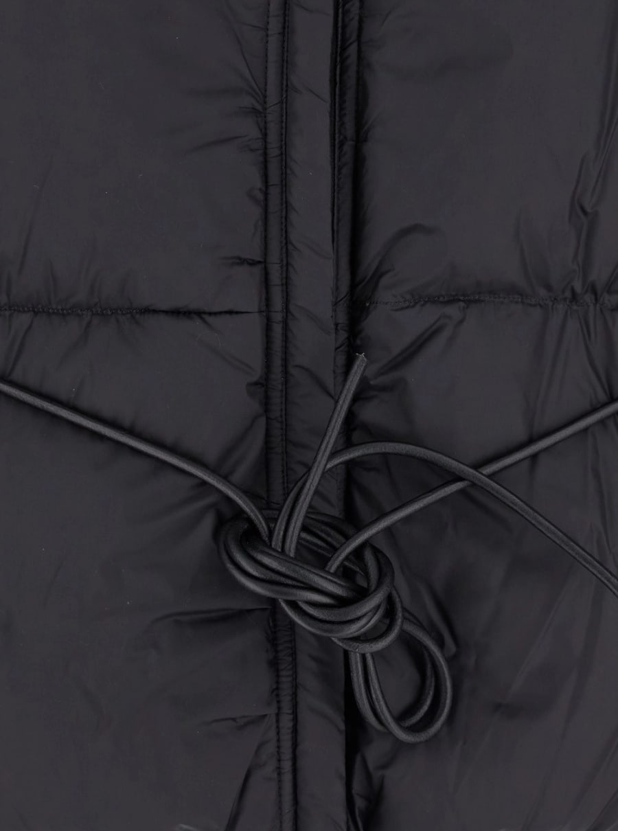 Rick Owens Piumino con Collo Alto e Coulisse in Vita in Tessuto Tecnico Nero Donna, view 3