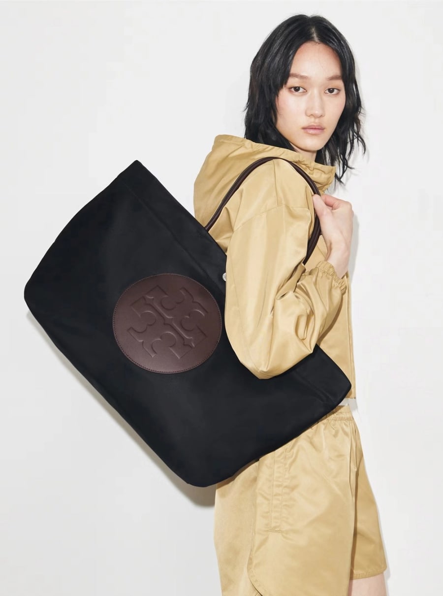 Tory Burch Borsa Shopping 'Ella Twist' con Due Manici Superiori e Logo sul Fronte in Ecopelle Nera Donna, view 6
