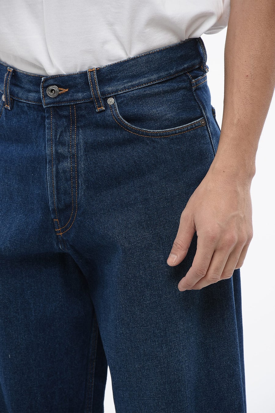 Off-White 2405~Loose-Fit Jeans Medium Wash, view 3