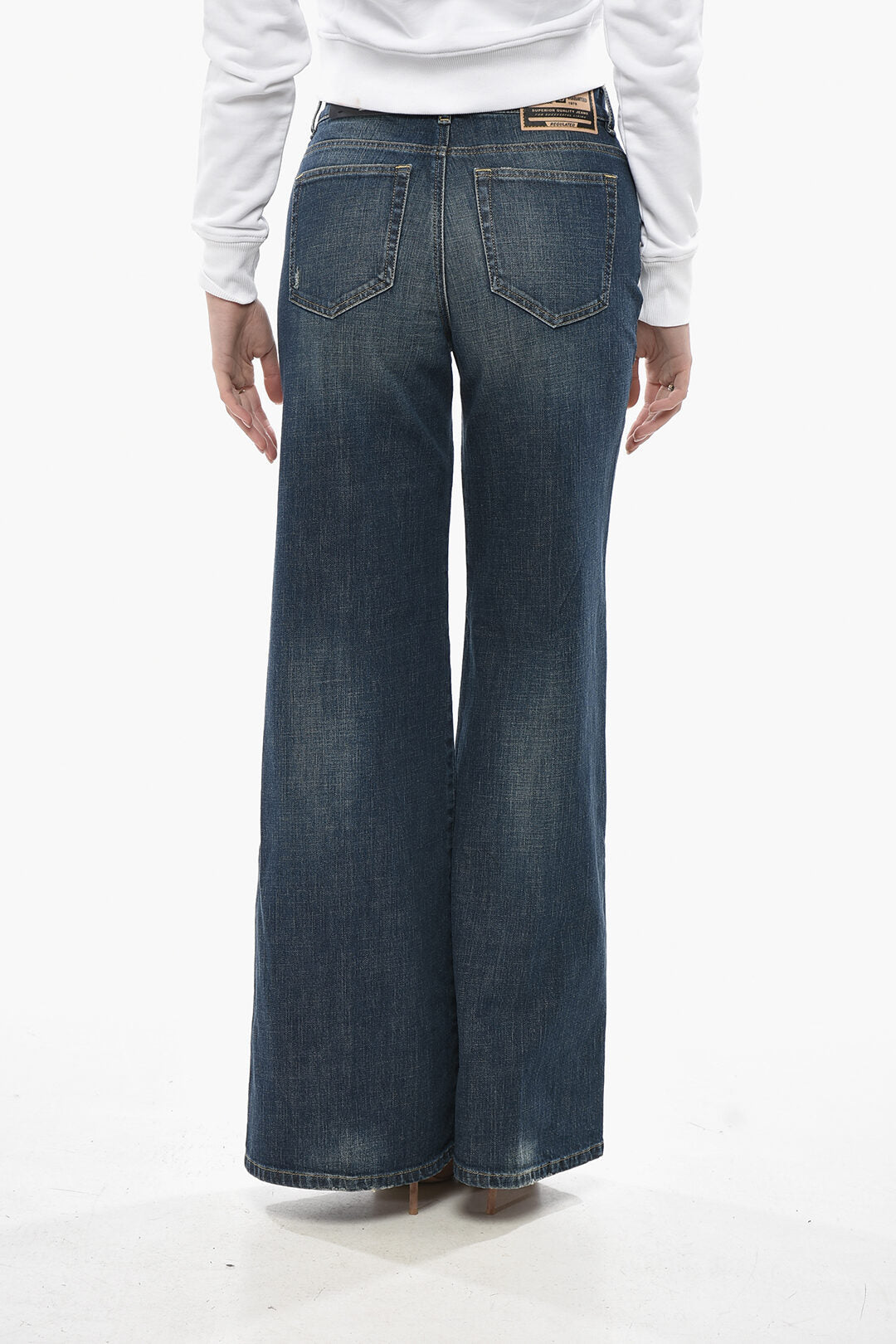 Diesel 2405~Wide Jeans 1978 D-AKEMI with Exposed Seams 32cm L32, view 2