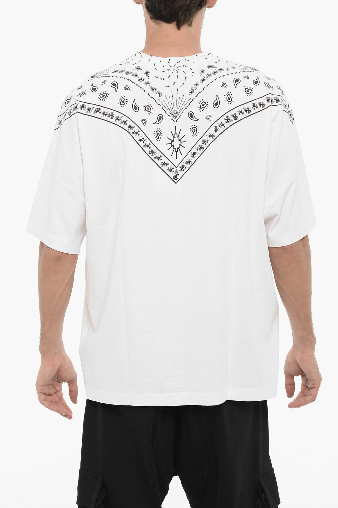 Marcelo Burlon 2550~Crewneck Bandana-Print T-Shirt, view 2