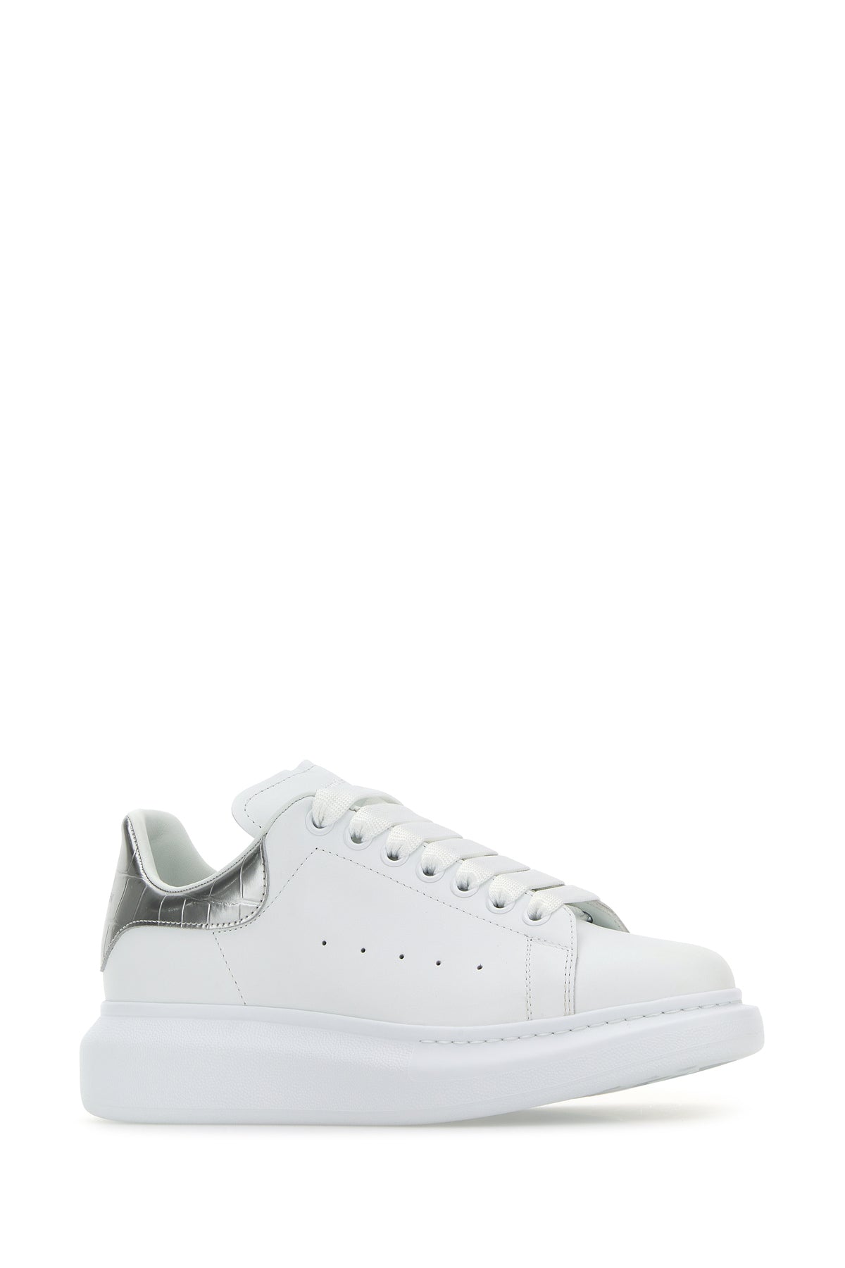 Alexander McQueen Sneakers in pelle bianca con tallone in pelle argento, view 2