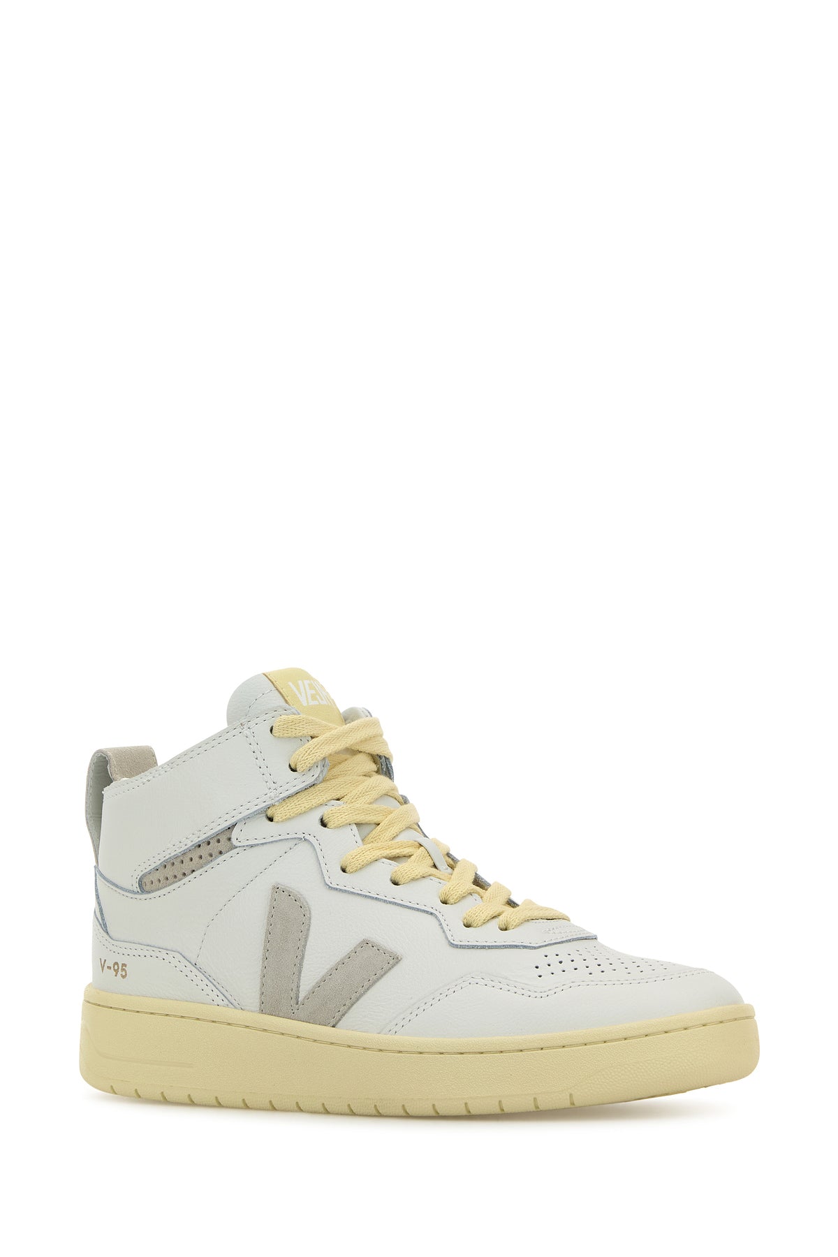 VEJA Sneakers V-95 in pelle bianca, view 2