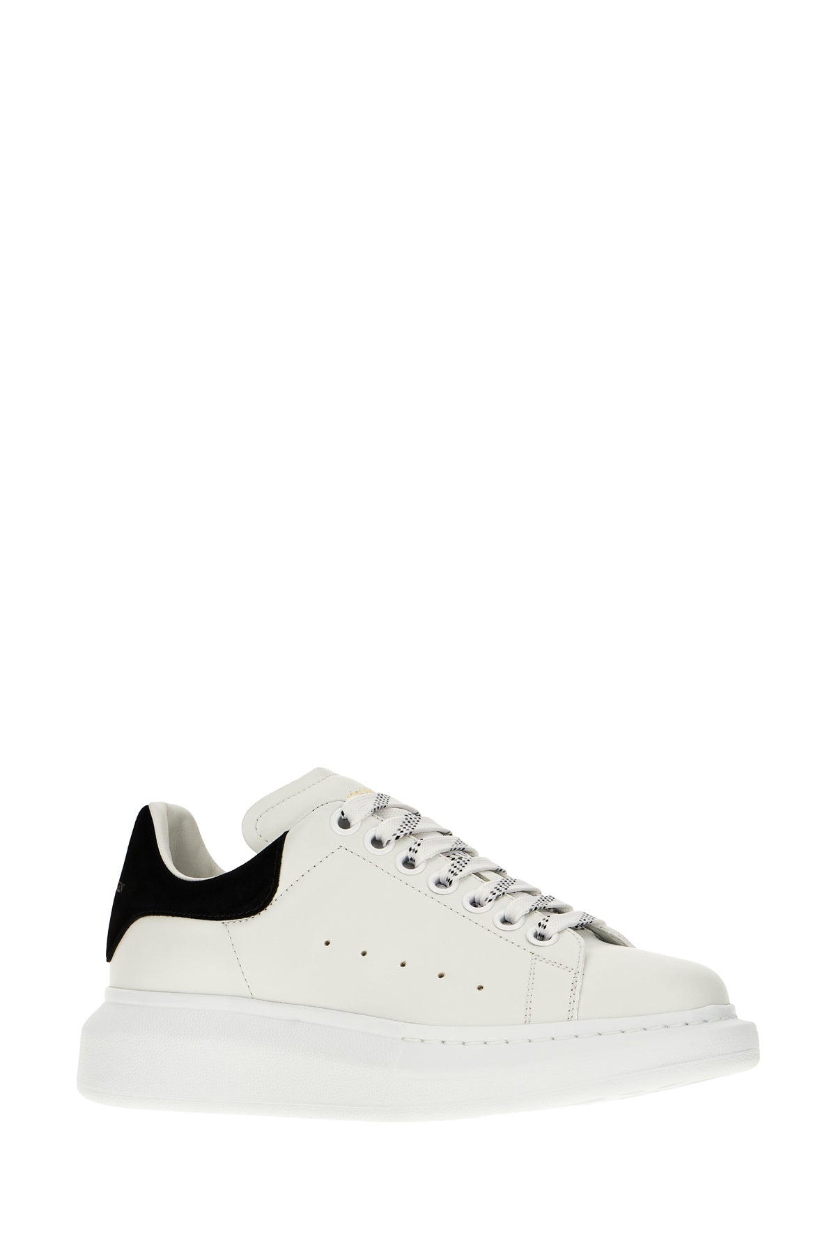 Alexander McQueen Sneakers in pelle bianca con tallone in pelle scamosciata nera, view 2