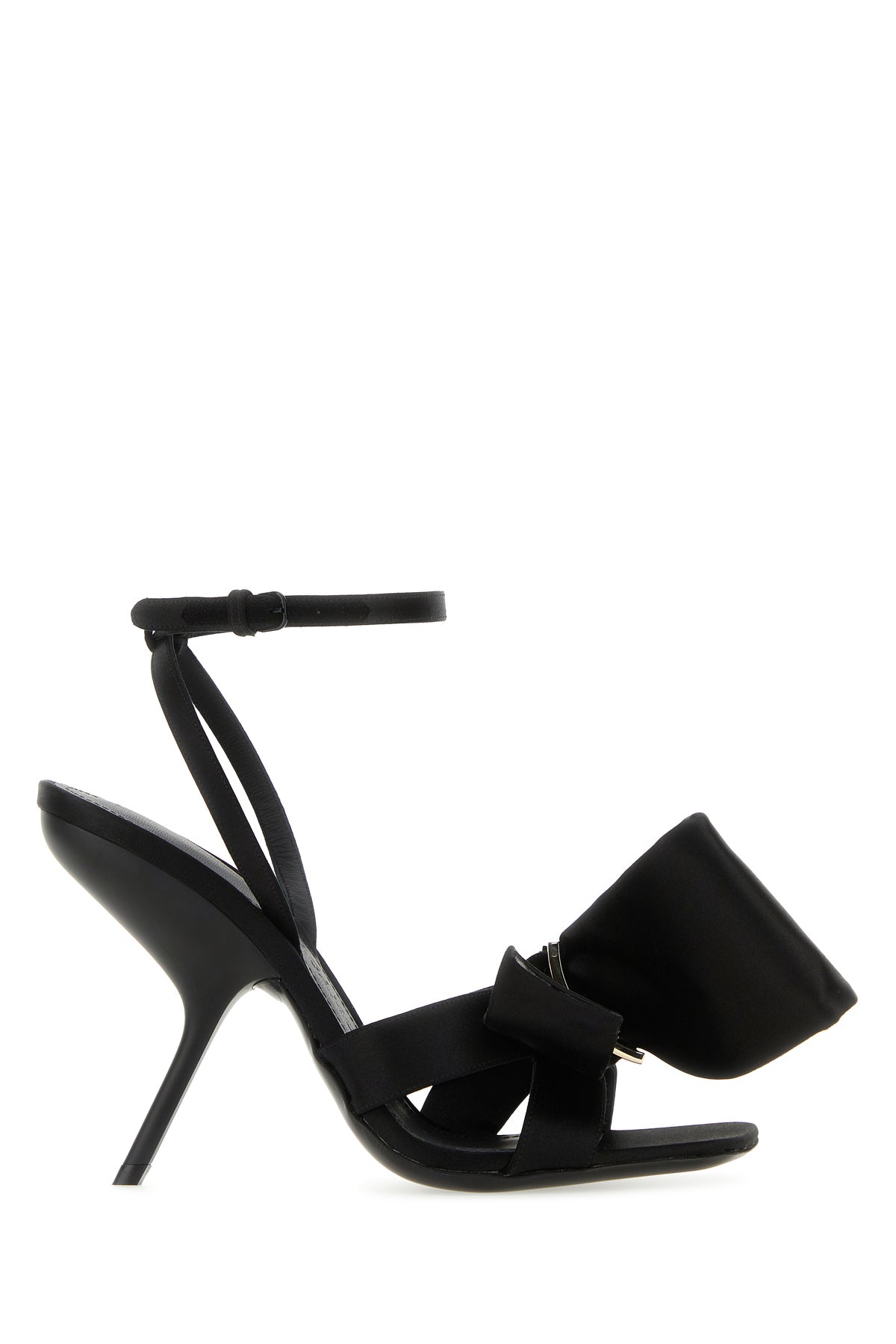 Ferragamo Sandali in raso nero