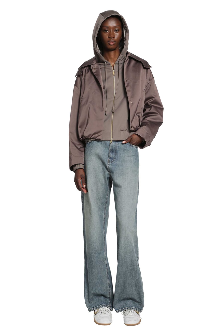 Moncler Chevreuil Duchesse Short Down Jacket, view 5